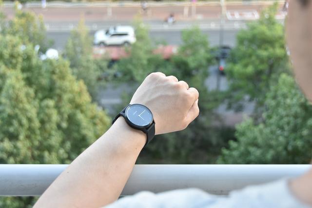 �˶���ʱ�е���ײ ���� vivomove HR �����������