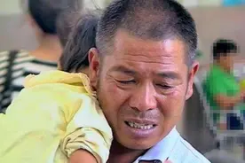 孙子打碎鸡蛋，店员坐地起价要求10倍赔偿，爷爷霸气回怼令其语塞图片