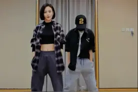 佟丽娅晒跳舞视频，穿露脐装大秀蚂蚁腰，腿似麻秆被质疑太瘦？图片