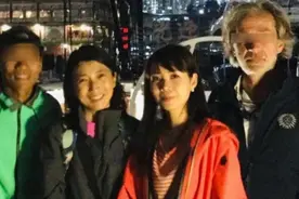 香港首富李嘉诚52岁儿媳罕露面，素颜无细纹，衣着朴素不像阔太图片