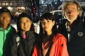 香港首富李嘉诚52岁儿媳罕露面，素颜无细纹，衣着朴素不像阔太图片
