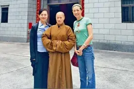 女住持释智定：与两位和尚假成亲，开豪车住别墅，僧袍中还穿黑丝图片