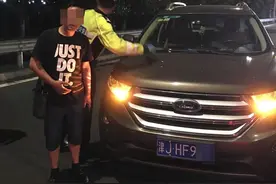 酒后半路“丢下”代驾自己开图片