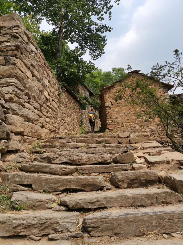 自驾免费好去处,距离郑州3小时,太行天路上的石头村