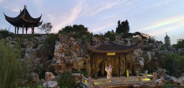 那个写《肉蒲团》的人,一生就像开了挂