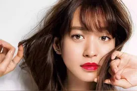 女人涂口红时，要改掉这4个坏习惯，不然再贵的口红都掉色粘杯图片