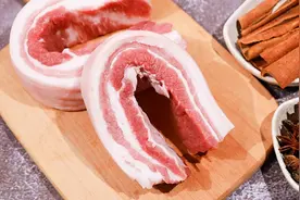 买五花肉，注意区分“上五花”和“下五花”，味道不一样，别买错图片