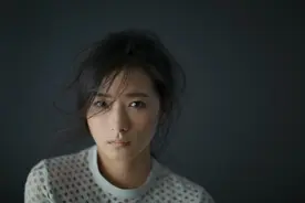 万茜工作室辟谣被助理喂饭，称两人为亲戚关系，网友直呼硬气一点图片