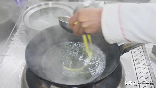用这种方法做紫菜蛋花汤，清淡可口不油腻，一点不输饭店