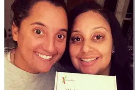 多米尼加女子结识一同事，与对方成好友，8年后发现两人是亲姐妹图片