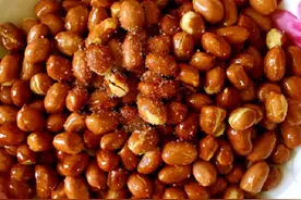 炸花生米时，先倒油是大忌！多加1步，花生更加酥脆，不易返潮图片