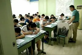 补完课家长马上举报老师，评论一边倒指责，真正的受害者却被忽略图片