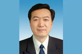 中国共产党新疆维吾尔自治区第十届委员会常务委员会委员简历图片