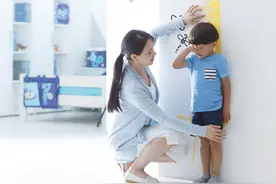 长得矮的娃，身体若有几种表现，暗示他将来能成高个，父母可安心图片