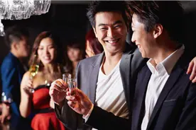 心理学告诉你：不抽烟、不喝酒的男人，到底值不值得深交？图片