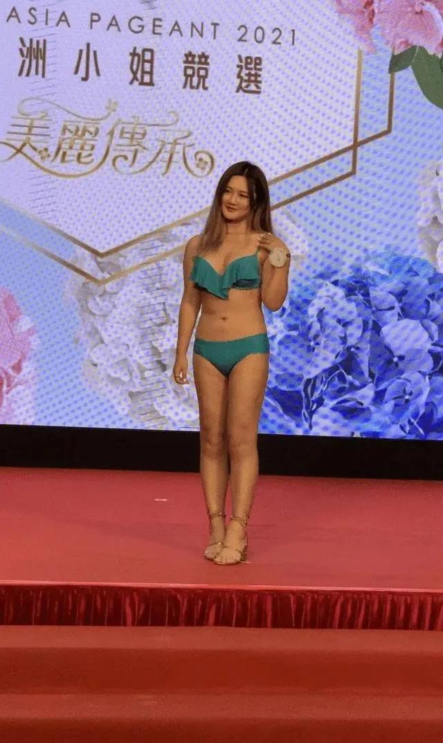 大学游泳课鸡皮肤