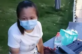 19岁妹子沦落街头，被外卖员救助后爱上对方，“反正你也没老婆”图片