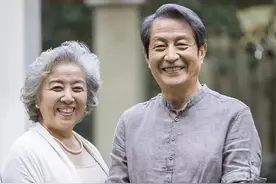 两个人一辈子，总有一个要先走，留下的那位注定孤独和思念缠身…图片