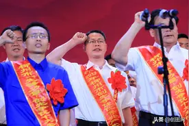 优秀党务工作者先进典型事迹材料汇编（6篇）图片