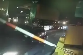 张口就来？小车被收费站横杆砸坏，车主反遭对方索赔一亿图片