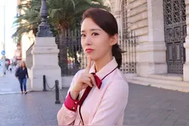 颜丹晨才是不老女神！衬衫搭配红色丝绒长裤高级干练，韵味十足图片
