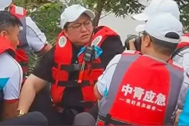 河南救援人员怒斥韩红王一博：占用救生艇，致病人难产孕妇被困图片