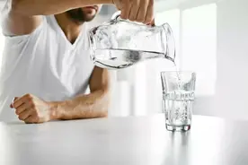 只喝烧开的自来水，不喝桶装水、矿泉水，结果如何？图片