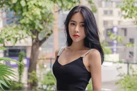 终于发现牵了手的手，不会再有其他的奢求图片