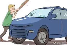 有砸车的，有自残的......这些人疯起来的样子丑爆了！图片