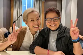 演员叶童入行39年？与好友吃鱼翅庆祝，素颜状态暴露真实年龄图片