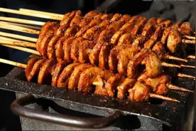 揭秘路边小吃的做法——烤面筋图片