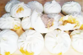 孜然牛肉包子的家常做法，皮薄馅多汁香，咬一口鲜美多汁，太香啦