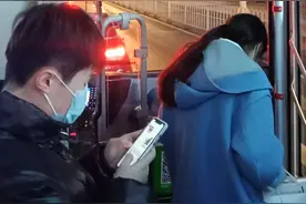 济宁的公交车高峰时段不要钱了，今天下午5.30坐26路就没要图片