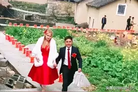 湖南湘西男子大婚，整个村都来看俄罗斯新娘，村民纷纷要求介绍图片