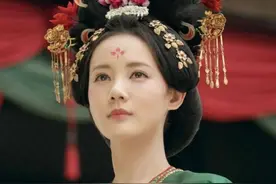 “穿绿嫁衣却惊艳四座”，倪妮霸气娜扎美，看到赵丽颖：美成经典图片