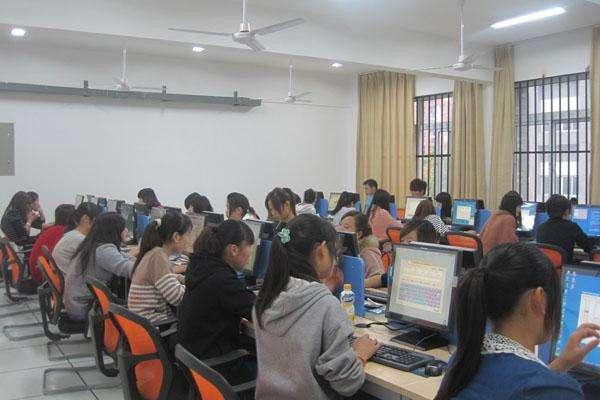 打屁股游戏2破解版（那些年我们一起在学校机房偷偷玩过的恶心游戏）