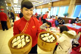 辽宁大妈利用“一部手机”卖饺子，半个月收款120万，模式可借鉴图片