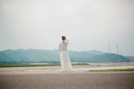 那个暗恋我的男学生，如今也到中年图片