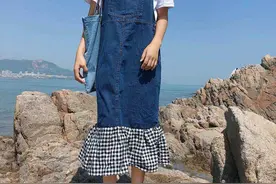 姐姐穿这款背带裙出门逛街，回头率满满图片