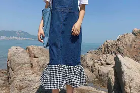 姐姐穿这款背带裙出门逛街，回头率满满图片