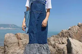 姐姐穿这款背带裙出门逛街，回头率满满图片