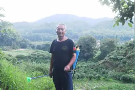 67岁老兵种草药年入百万，帮二千多农户脱贫致富，称自己还不老图片