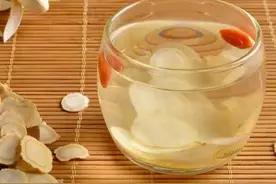 肝不舒服？中医建议：经常泡这4种中药喝，有助于养肝护肝图片