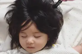 日本超多发量宝宝火了，成功代言洗发水，网友：一岁发量都比我多图片