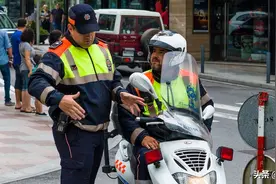 “懒洋洋”的袖珍国：机场不建国王借别人的，太安全警察无所事事图片