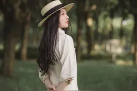 苏州旗袍写真之路边图片