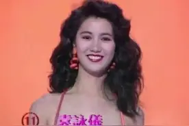能驾驭这套绿色泳装，估计就只有袁咏仪了，论颜值与气质都不输人图片
