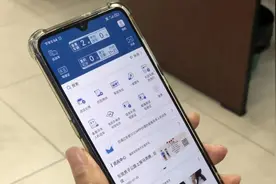 有司机一秒钟就领到电子驾驶证，有司机很久都不成功！交警统一回复疑问！图片