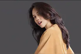 经历周星驰、冯德伦，最终嫁给初恋，50岁的莫文蔚真实逆生长图片