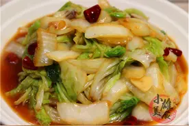 炒白菜，直接下锅是大错！大厨教你一招，白菜鲜嫩脆爽、不出水图片